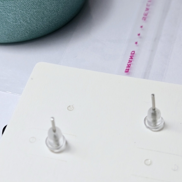 Black Cat Earrings With Rhinestone Cat Eyes Stud Earrings - Picture 17 of 17